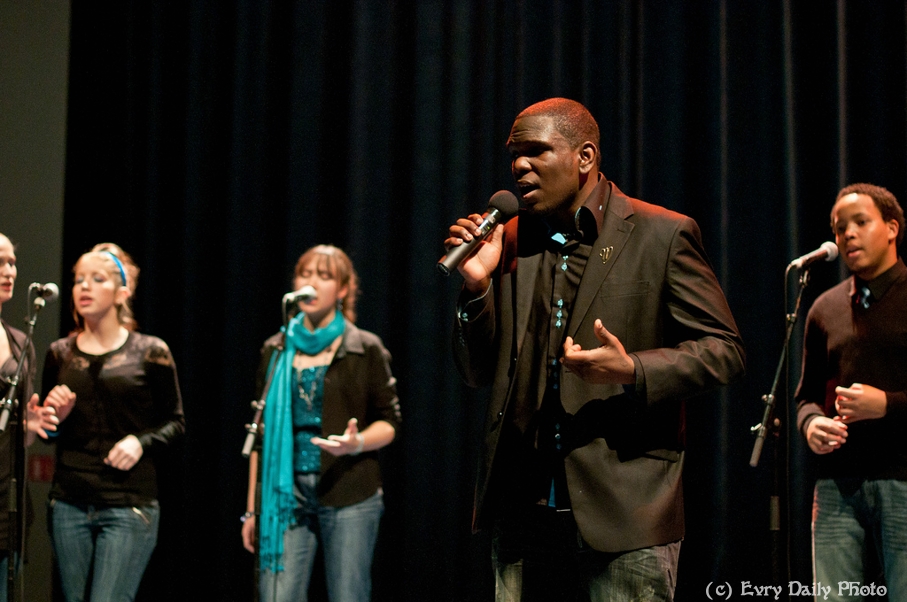 Evry Daily Photo - Telethon Evry 2010 - Concert Evry University Gospel - large - 5244025360.jpg